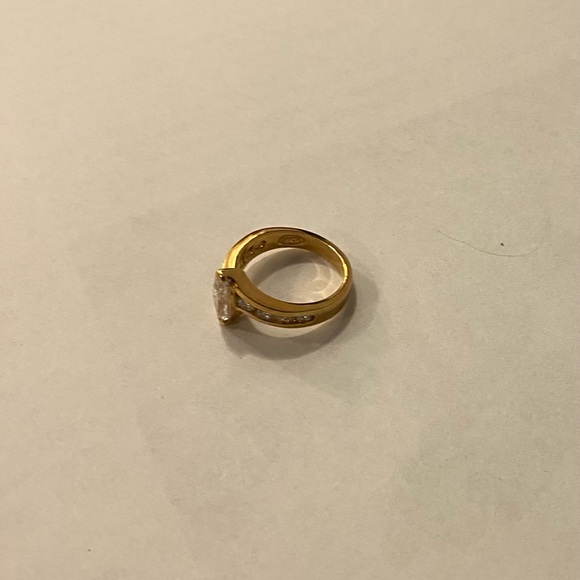 Avon Cubic Zirconia Marquise - Picture 8 of 9